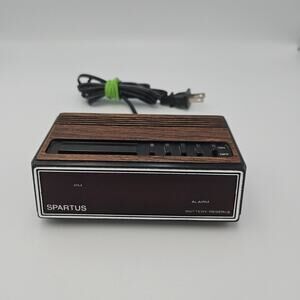 Vintage Spartus 1108 Red‎ LED Display Wood Grain Alarm Clock Retro 1980s TESTED